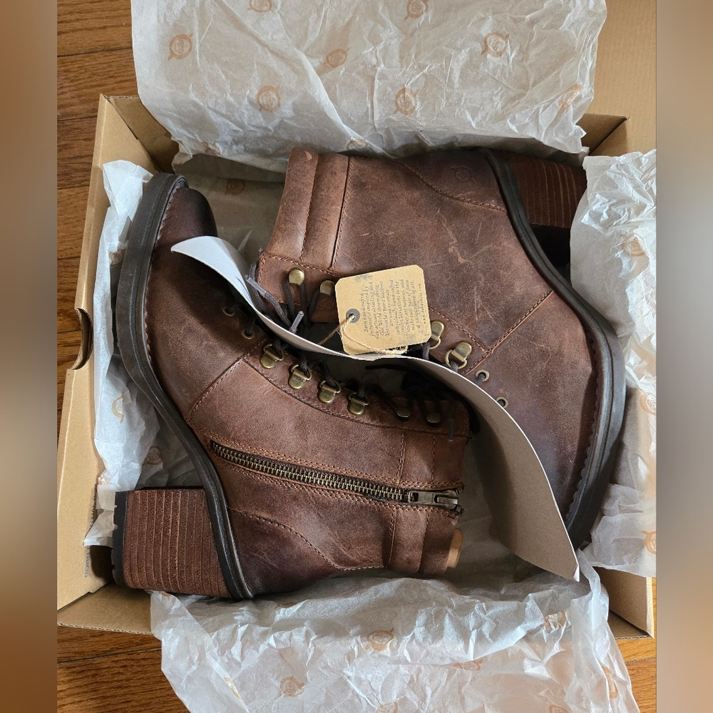 NWT Born Descent Boots - Picture 6 of 6